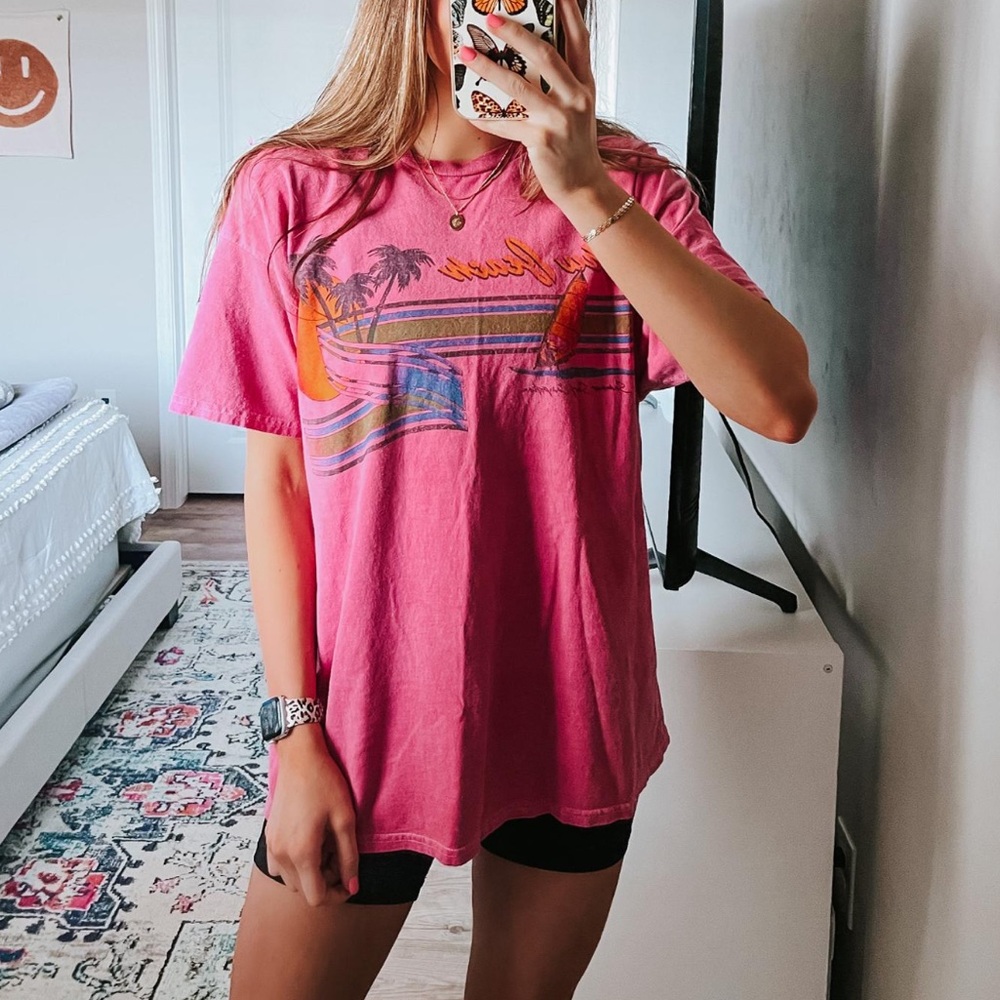 URBAN OUTFITTERS MALIBU TEE